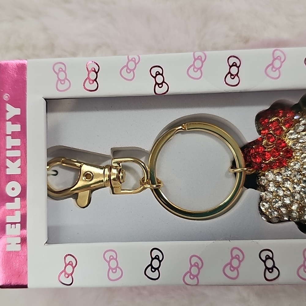 Hello Kitty Keychain - Picture 3 of 5